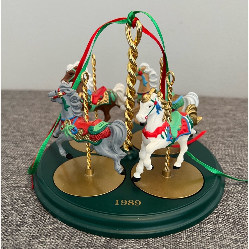 Hallmark VTG 1989 Carousel 4 Horse Ornament Display Stand Christmas Snow Star